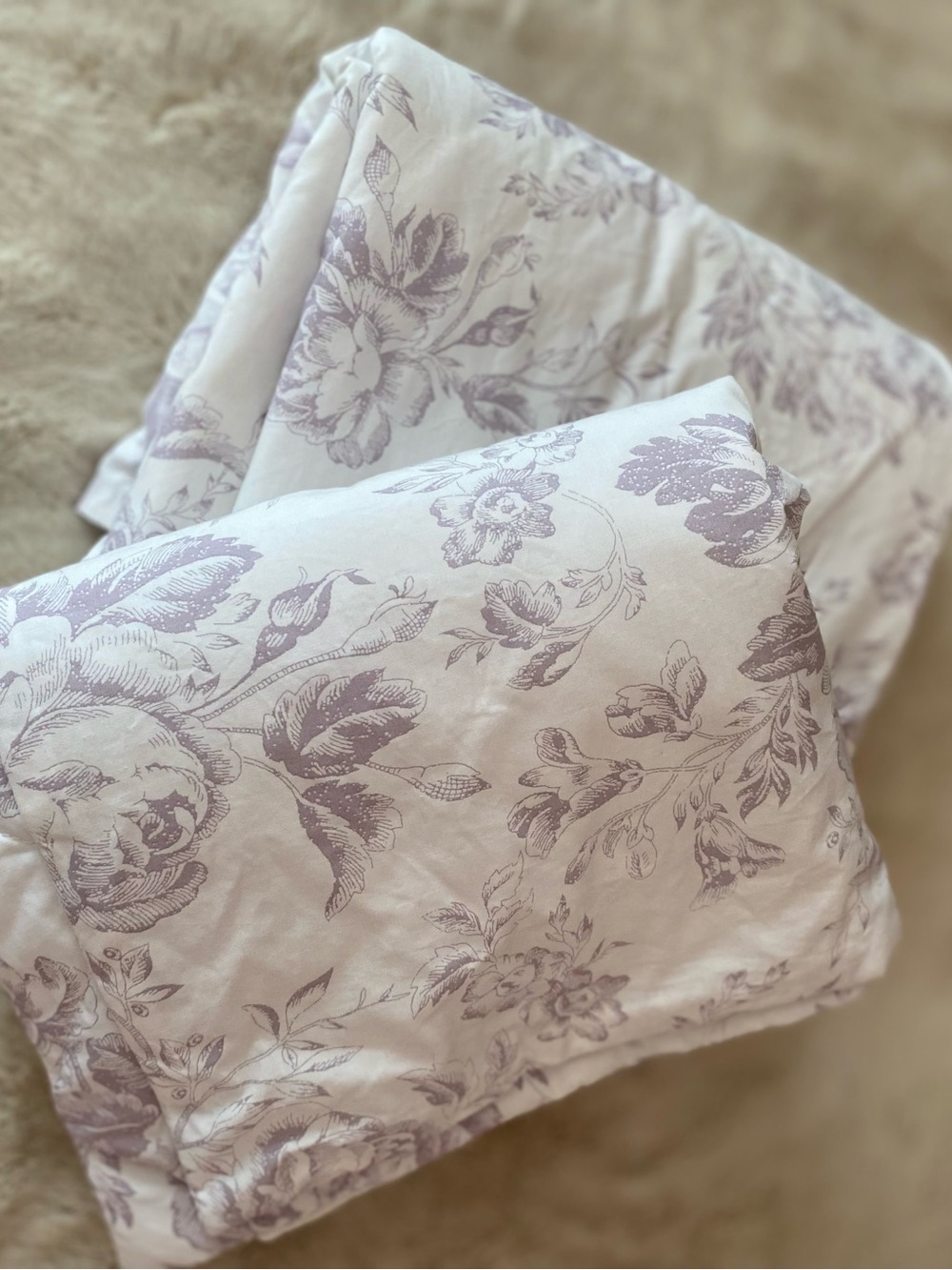 Cabbages & Roses London 2 quilted pillowcases/shams floral print